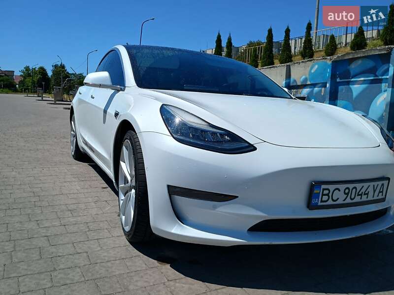 Седан Tesla Model 3 2019 в Самборі