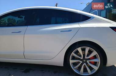 Седан Tesla Model 3 2019 в 