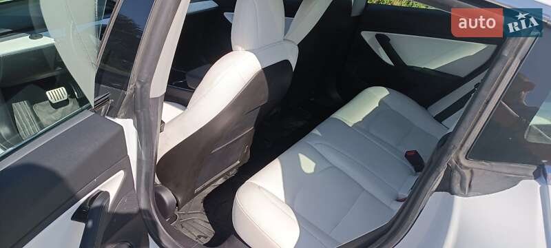 Седан Tesla Model 3 2019 в Самборі