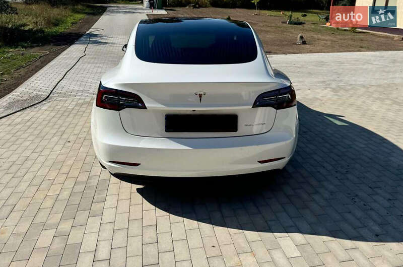 Седан Tesla Model 3 2020 в Ровно