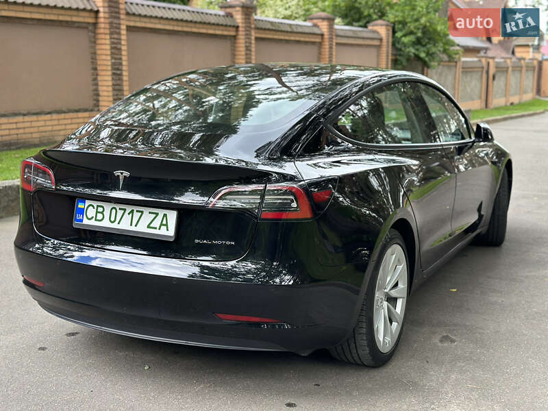 Седан Tesla Model 3 2022 в Чернигове