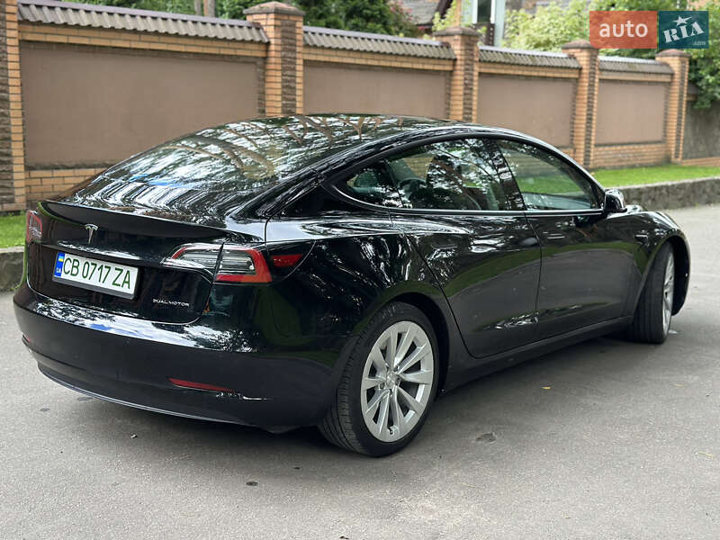 Седан Tesla Model 3 2022 в Чернигове