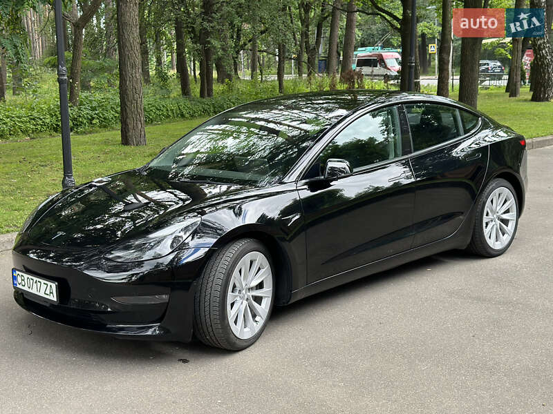 Седан Tesla Model 3 2022 в 