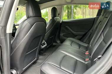 Седан Tesla Model 3 2022 в 