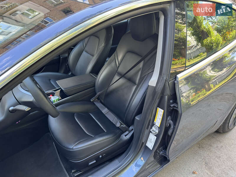 Седан Tesla Model 3 2019 в Києві
