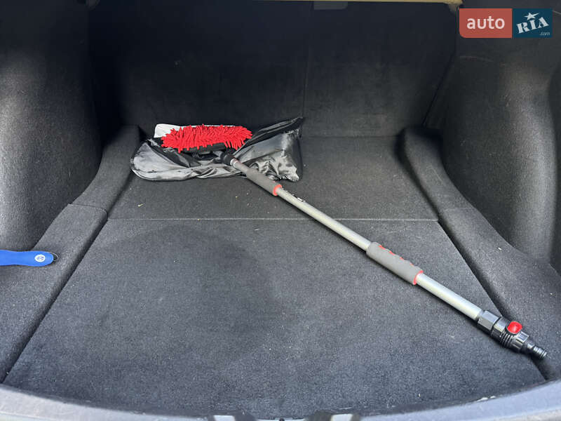 Седан Tesla Model 3 2019 в Києві
