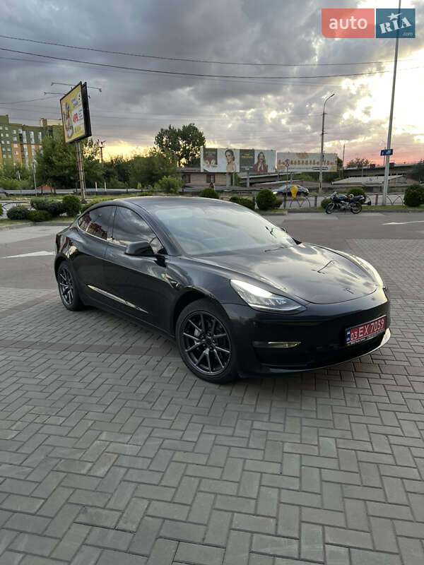 Седан Tesla Model 3 2019 в Ківерцях