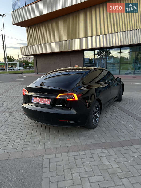 Седан Tesla Model 3 2019 в Ківерцях