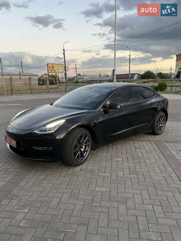 Седан Tesla Model 3 2019 в Ківерцях