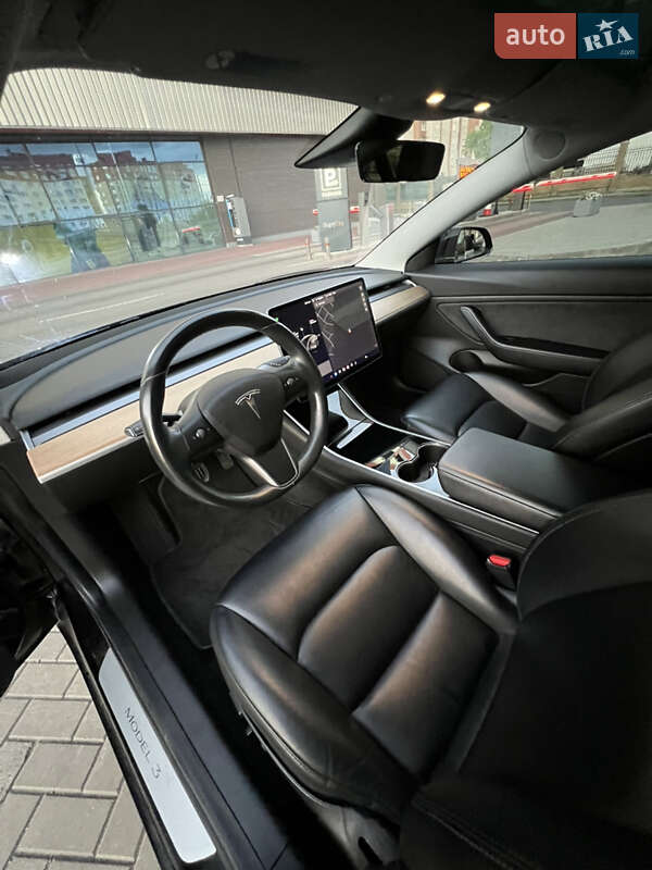 Седан Tesla Model 3 2019 в Ківерцях