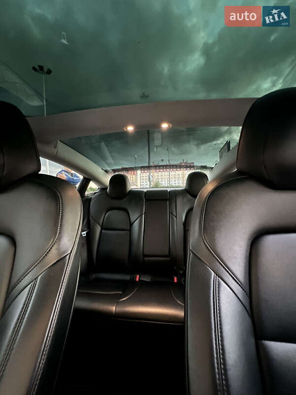 Седан Tesla Model 3 2019 в Ківерцях