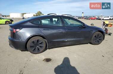 Седан Tesla Model 3 2024 в 