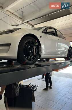 Седан Tesla Model 3 2021 в 