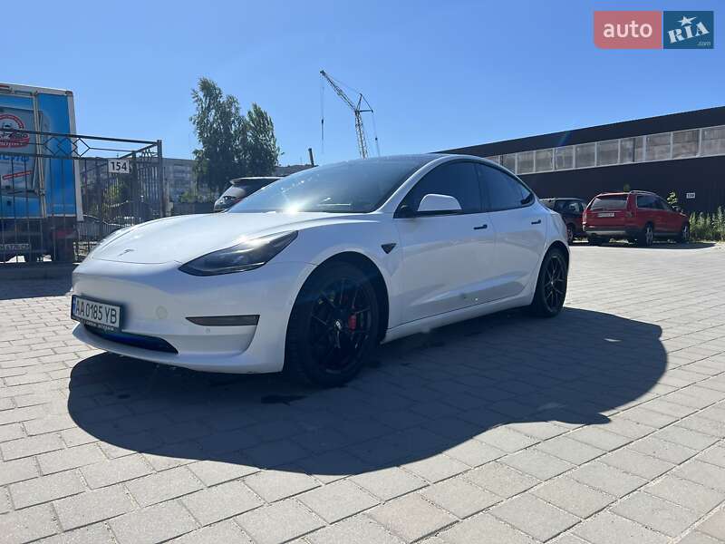 Седан Tesla Model 3 2021 в 