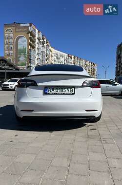 Седан Tesla Model 3 2021 в 
