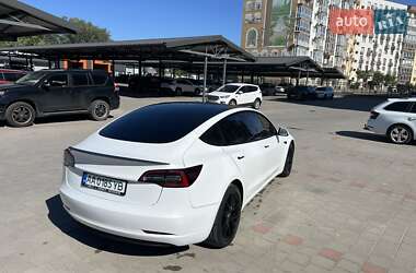 Седан Tesla Model 3 2021 в 