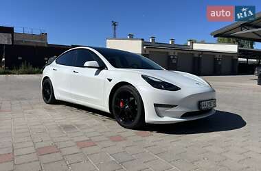 Седан Tesla Model 3 2021 в 