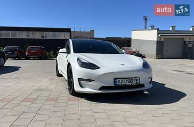 Седан Tesla Model 3 2021 в 
