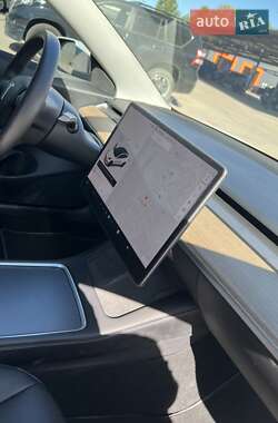 Седан Tesla Model 3 2021 в 