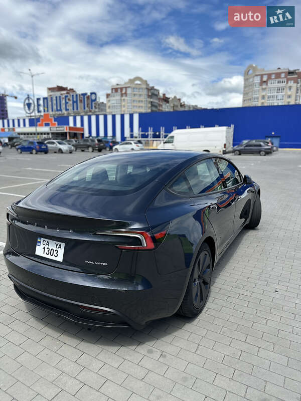 Седан Tesla Model 3 2024 в Умани