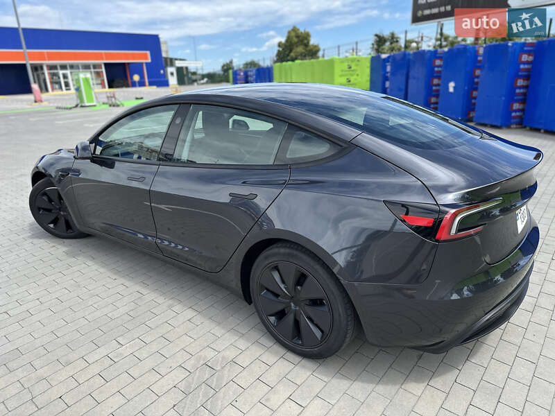 Седан Tesla Model 3 2024 в Умани