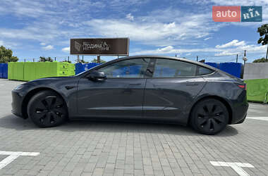 Седан Tesla Model 3 2024 в 