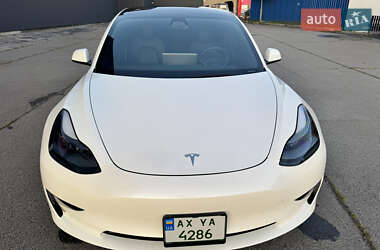 Седан Tesla Model 3 2023 в 