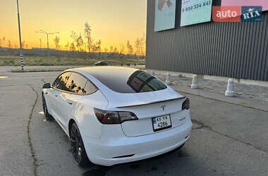 Седан Tesla Model 3 2023 в 
