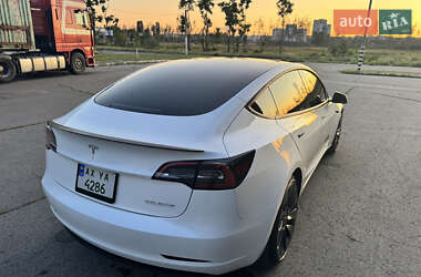 Седан Tesla Model 3 2023 в 