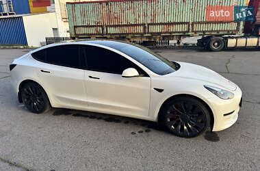 Седан Tesla Model 3 2023 в 