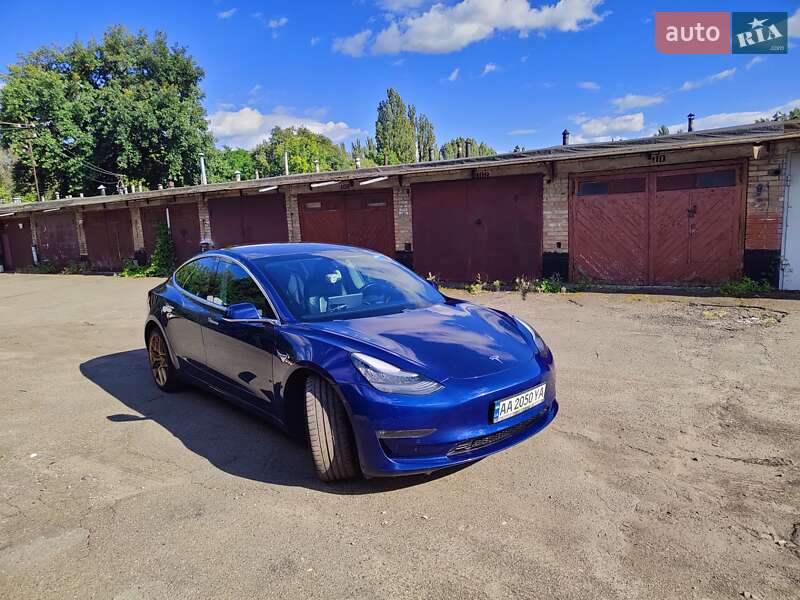 Седан Tesla Model 3 2019 в Киеве