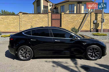 Седан Tesla Model 3 2020 в 