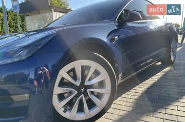 Седан Tesla Model 3 2022 в 