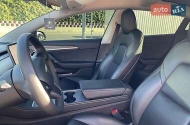Седан Tesla Model 3 2022 в 