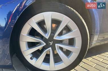 Седан Tesla Model 3 2022 в 