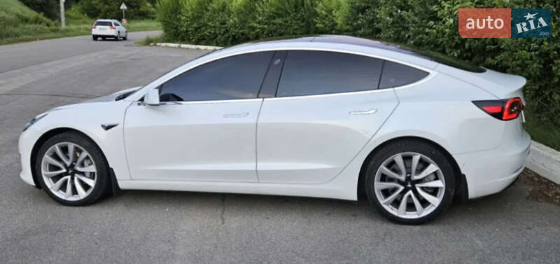 Седан Tesla Model 3 2018 в Києві