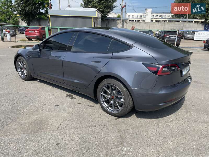 Седан Tesla Model 3 2023 в Киеве