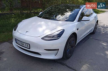 Седан Tesla Model 3 2022 в 