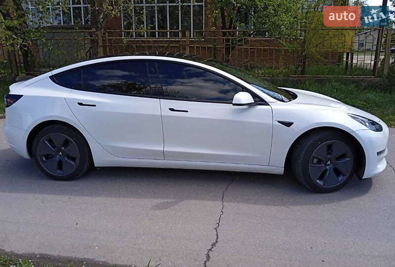 Седан Tesla Model 3 2022 в Львове