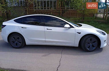 Седан Tesla Model 3 2022 в 
