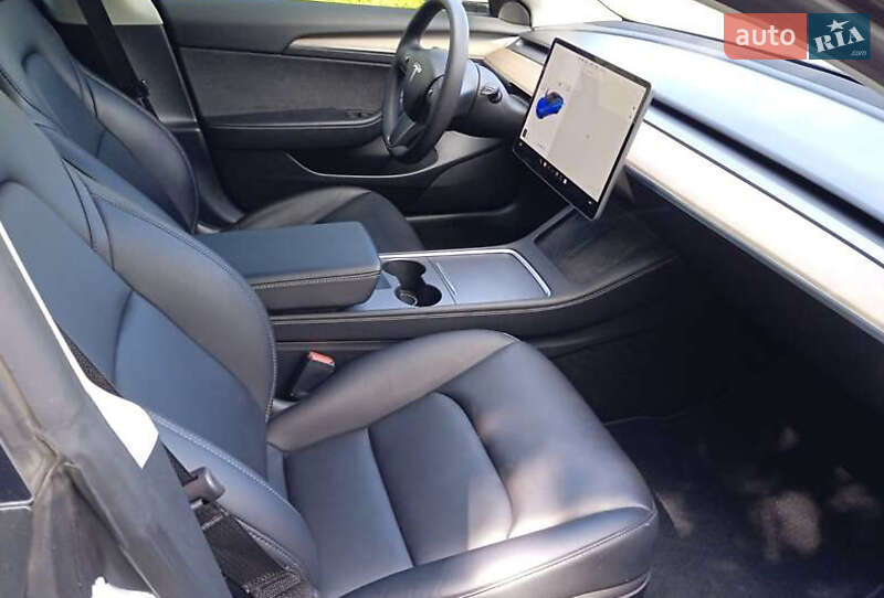 Седан Tesla Model 3 2022 в Львове