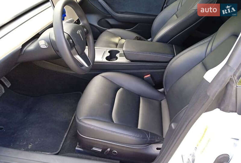 Седан Tesla Model 3 2022 в Львове