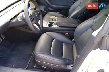 Седан Tesla Model 3 2022 в 