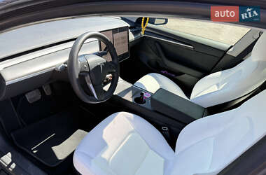 Седан Tesla Model 3 2023 в 