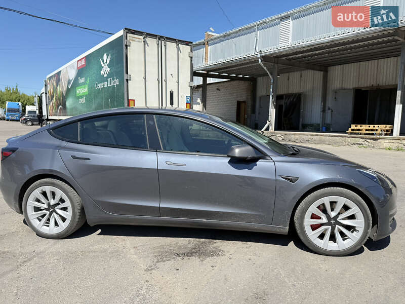 Седан Tesla Model 3 2023 в Ровно