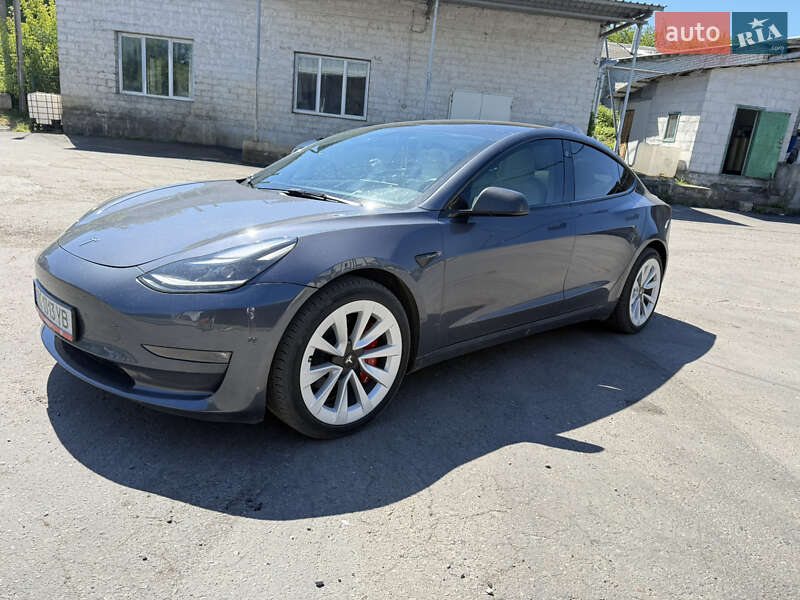 Седан Tesla Model 3 2023 в Ровно