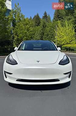 Седан Tesla Model 3 2020 в Луцке