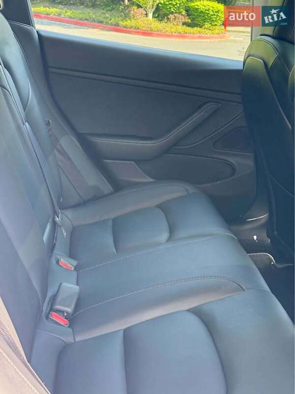 Седан Tesla Model 3 2020 в Луцке