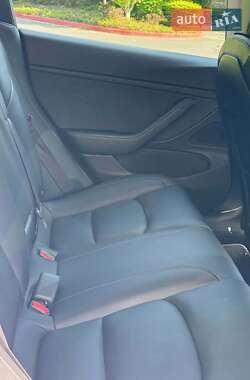 Седан Tesla Model 3 2020 в 