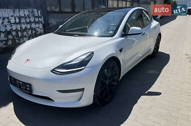 Седан Tesla Model 3 2021 в 